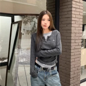 Women's T-shirt fake two piece long sleeved T-shirt for autumn and winter slim fit and slimming bottom top retro bottom top